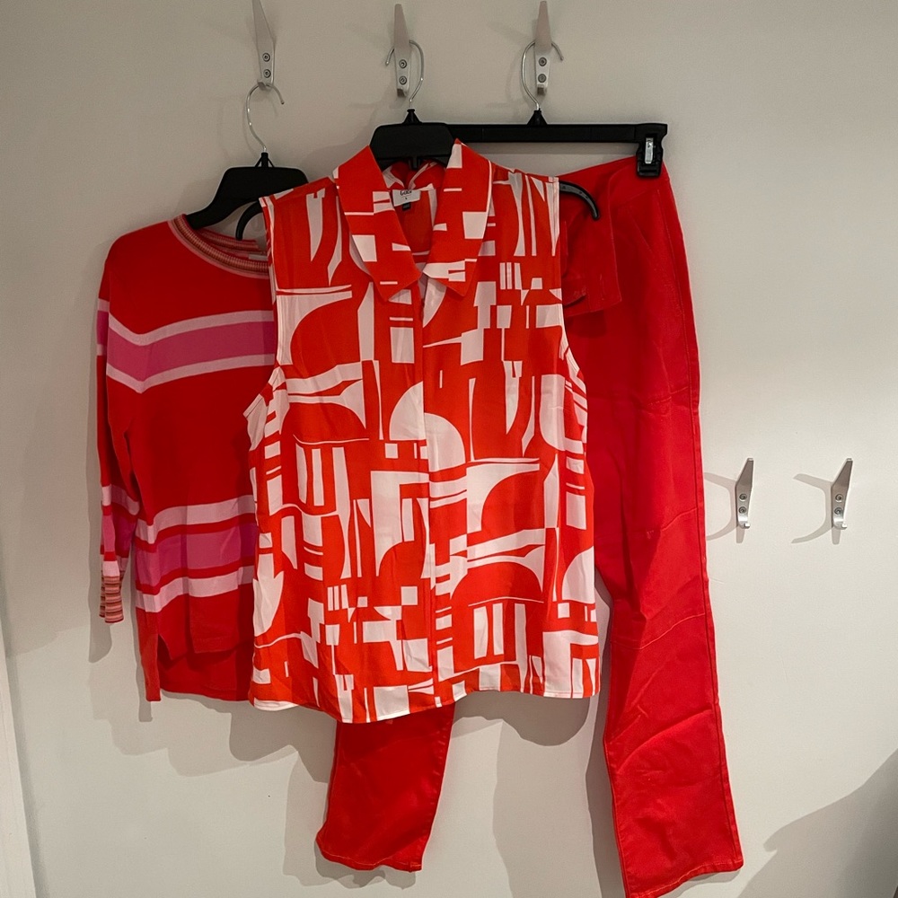 Cabi, Kelly top, colour - Ellsworth graphic, size large.